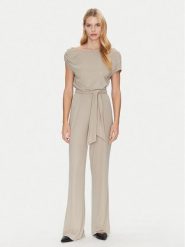 Guess Kombinezon W5GD89 KCTB0 Beżowy Regular Fit. Brązowe sukienki damskie Guess, m, z aplikacjami, z wiskozy, bez kołnierzyka, bez ramiączek. Za 369.99 zł.