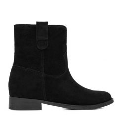 Botki Badura. Czarne botki damskie Badura, bez obcasa, na płaskiej podeszwie, bez zapięcia. Za 299.99 zł.