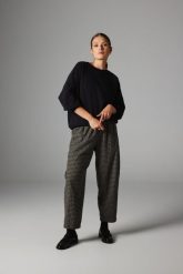 SPODNIE PILAR SZARO- CZARNE M - Flawless. Czarne spodnie materiałowe damskie Flawless, m, bez wzorów, z tkaniny. Za 459.00 zł.