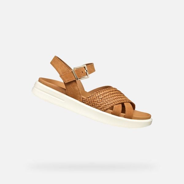 Sandały GEOX D XAND 2S Brązowy. Brązowe obuwie sportowe damskie Geox, bez wzorów, ze skóry, bez obcasa, bez zapięcia. Za 262.99 zł.