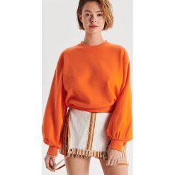 Krótka bluza z balonowymi rękawami - Pomarańczowy. Bluzy damskie Cropp. W wyprzedaży za 29.99 zł.