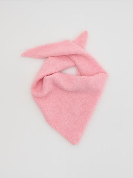 Trójkątna chusta - pastelowy róż. Czerwone szaliki i chusty damskie Reserved, bez wzorów. Za 59.99 zł.