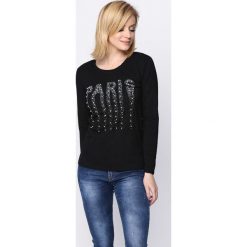 Czarna Bluzka Overrated. Czarne bluzki damskie Born2be, z aplikacjami, z okrągłym kołnierzem, z długim rękawem. Za 39.99 zł.