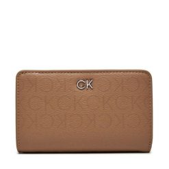 Portfel Calvin Klein. Brązowe portfele damskie Calvin Klein, bez wzorów. Za 279.99 zł.
