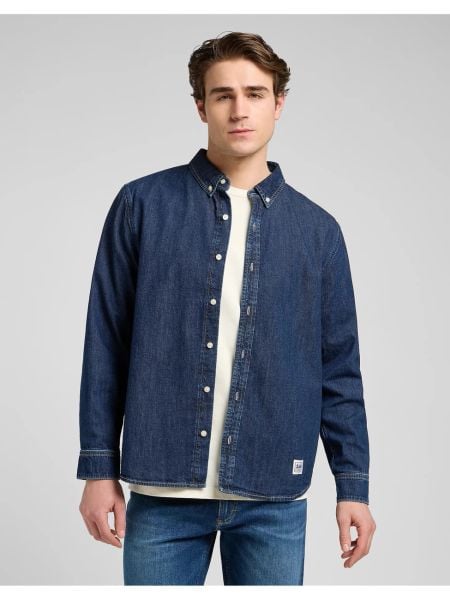 MESKA KOSZULA JEANSOWA LEE NO POCKET BUTTON DOWN BLUE RIDGE 112370477. Niebieskie koszule męskie Lee, l, bez wzorów, z jeansu, bez kołnierzyka, bez ramiączek. Za 169.99 zł.