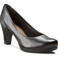 Półbuty CLARKS - Chorus Chic 261195294 Black Leather. Czarne półbuty damskie Clarks, ze skóry ekologicznej. W wyprzedaży za 269.00 zł.