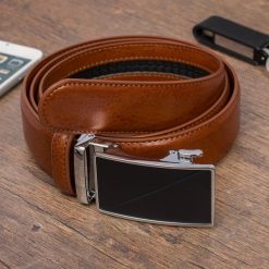 Męski pasek skórzany klamra automat 3,5 cm klasyczny pudełko torebka gratis brązowy AP5 : Kolory - brązowy, beżowy, Rozmiar pasków - r.100-115 cm. Brązowe paski damskie bez wzorów, ze skóry, klasyczne. Za 99.99 zł.