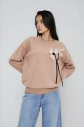 Bluza z kwiatem beżowa. Brązowe bluzy damskie MOODO, l, bez wzorów, z bawełny, bez kaptura. Za 129.99 zł.