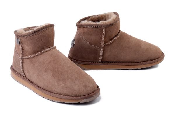 EMU AUSTRALIA WP11875 Platinum Slim Darling mushroom, botki damskie. Brązowe botki damskie Emu Australia, ze skóry, bez obcasa, bez zapięcia. Za 699.90 zł.