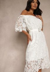 Biała Sukienka z Bawełną z Paskiem z Klamrą Perełkami i Cyrkoniami Neralisse. Białe sukienki damskie Renee, m, bez wzorów, z bawełny, eleganckie, bez kołnierzyka, bez ramiączek, midi, kopertowe. Za 59.99 zł.