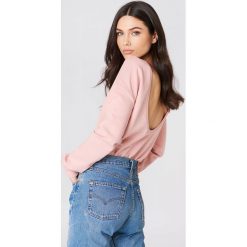 NA-KD Basic Sweter z głębokim dekoltem z tyłu - Pink. Swetry damskie marki NA-KD Basic. W wyprzedaży za 40.47 zł.