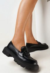 Czarne Płaskie Mokasyny na Grubej Podeszwie z Metalową Ozdobą Adonesa. Czarne mokasyny damskie Born2be, ze skóry, eleganckie. Za 149.99 zł.