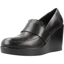 Buty GEOX D MANILVA Czarny. Czarne obuwie sportowe damskie Geox, bez wzorów, ze skóry, na fitness i siłownię. Za 371.99 zł.