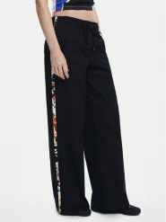 Desigual Spodnie materiałowe Paisley 25SWPW19 Czarny Regular Fit. Czarne spodnie materiałowe damskie Desigual, s, bez wzorów, z bawełny. Za 309.99 zł.