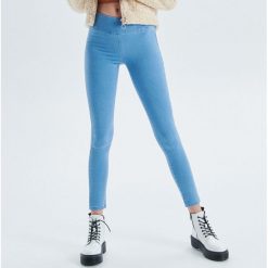 Jegginsy push up - Niebieski. Legginsy damskie Cropp. Za 59.99 zł.