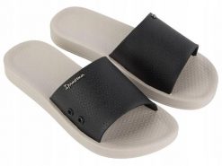 Klapki dla kobiet Ipanema ANAT CLASSIC. Brązowe klapki damskie Ipanema, bez wzorów, z gumy, klasyczne, bez obcasa. Za 64.99 zł.