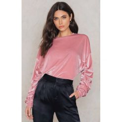 NA-KD Party Aksamitna bluza z detalami - Pink. Bluzy damskie marki NA-KD Party. Za 133.95 zł.