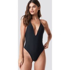 NA-KD Swimwear Strój kąpielowy z dekoltem v - Black. Kostiumy jednoczęściowe damskie marki NA-KD Swimwear. Za 121.95 zł.