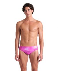 Kąpielówki Arena Swim Briefs Allover. Czerwone kąpielówki męskie Arena, l, bez wzorów, z materiału, do pływania. Za 126.49 zł.