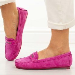 Fuksja skórzane mokasyny damskie S.Barski 7029. Czerwone mokasyny damskie S.BARSKI, z jeansu, casualowe. Za 229.00 zł.