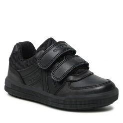 Sneakersy Geox. Czarne trampki i tenisówki chłopięce Geox, bez wzorów, bez zapięcia. Za 299.99 zł.
