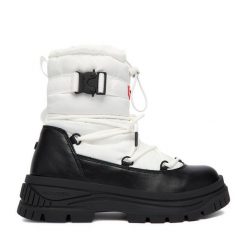 Śniegowce Hunter. Białe śniegowce i trapery damskie Hunter. Za 359.99 zł.