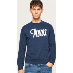 Sportowa bluza z nadrukiem - Granatowy. Niebieskie bluzy męskie Reserved, z nadrukiem. W wyprzedaży za 49.99 zł.