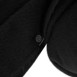 Szalik damski z frędzlami WINTER BETLEWSKI® czarny. Czarne szaliki i chusty damskie bez wzorów. Za 28.29 zł.