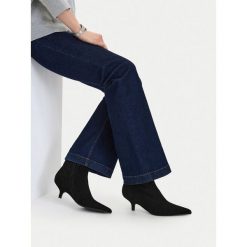 Botki GINO ROSSI. Czarne botki damskie Gino Rossi, bez obcasa, na szpilce, bez zapięcia. Za 399.99 zł.