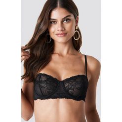 NA-KD Lingerie Biustonosz z kwiatową koronką - Black. Biustonosze marki NA-KD Lingerie. Za 80.95 zł.