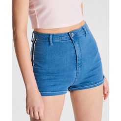 Jeansowe szorty z lampasem - Niebieski. Szorty damskie marki Cropp. Za 59.99 zł.