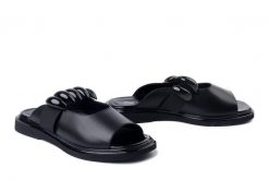 BOMBONELLA G019 507 107 czarny, klapki damskie. Czarne klapki damskie Bombonella, bez wzorów, ze skóry, bez obcasa, na obcasie. Za 284.90 zł.