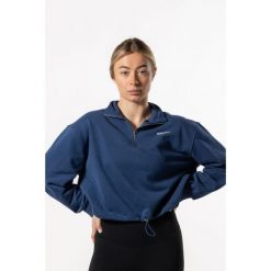 Damska krótka bluza z krótkim zamkiem i opuszczonym ramieniem – kobaltowy. Niebieskie bluzy damskie AESTHETIC WOLF, uniwersalny, bez wzorów, z bawełny, bez kaptura, na fitness i siłownię. Za 259.99 zł.