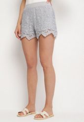 Jasnoniebieskie Szorty z Bawełną i Koronką Lunazetia. Niebieskie szorty damskie Born2be, na lato, z aplikacjami, z bawełny, eleganckie. Za 39.99 zł.