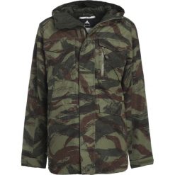 Burton COVERT Kurtka snowboardowa brush camo. Kurtki snowboardowe męskie Burton, z materiału. W wyprzedaży za 791.10 zł.
