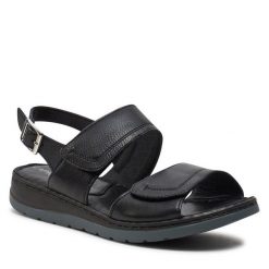 Sandały Caprice. Czarne klapki damskie Caprice, bez wzorów, bez obcasa, na płaskiej podeszwie, bez zapięcia. Za 159.99 zł.