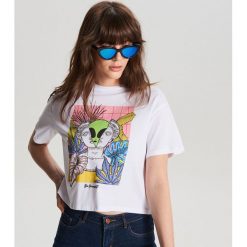 Koszulka We are creators - Biały. T-shirty damskie Cropp. W wyprzedaży za 29.99 zł.