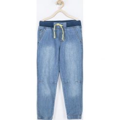 Coccodrillo - Jeansy dziecięce 92-122 cm. Niebieskie jeansy dla chłopców COCCODRILLO, z denimu. W wyprzedaży za 39.90 zł.
