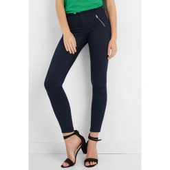 Spodnie skinny z zamkami. Niebieskie spodnie materiałowe damskie Orsay, z bawełny. Za 129.99 zł.