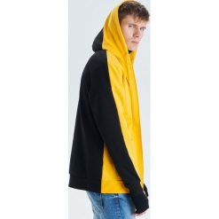 Dwukolorowa bluza - Żółty. Żółte bluzy męskie Cropp. Za 119.99 zł.
