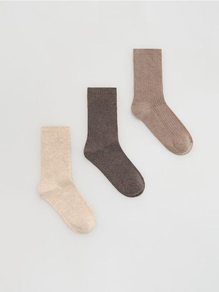 Skarpetki z wełną 3 pack - brązowy. Brązowe skarpety damskie Reserved, bez wzorów, z wełny. Za 69.99 zł.
