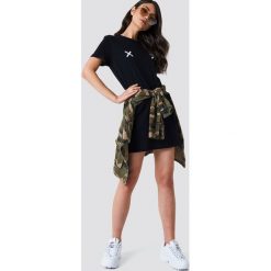 NA-KD Sukienka T-shirt Double X - Black. Czarne sukienki damskie NA-KD. Za 80.95 zł.