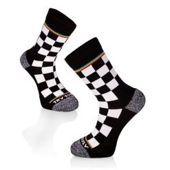 Aktywny styl życia Bawełniane skarpetki SQUARES Biało-czarne. Czarne skarpety damskie TRY TO FLY, bez wzorów, z bawełny. W wyprzedaży za 59.69 zł.