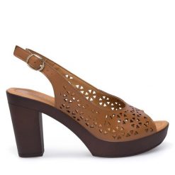 Sandały Lasocki. Brązowe sandały damskie Lasocki, bez wzorów, bez obcasa, na słupku, bez zapięcia. Za 179.99 zł.