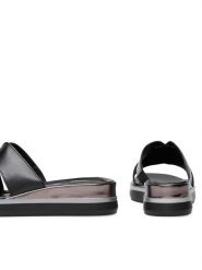 Lasocki Klapki WI23-MINT-02 Czarny. Czarne klapki damskie Lasocki, bez wzorów, ze skóry, bez obcasa. Za 159.99 zł.