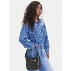 Torebka Guess. Czarne torebki do ręki damskie Guess, z aplikacjami, klasyczne, bez dodatków. Za 339.99 zł.