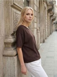 Koszulka z krótkim rękawem z wiskozą - brązowy. Brązowe t-shirty damskie Sinsay, l, bez wzorów, z wiskozy, bez kołnierzyka. Za 35.99 zł.