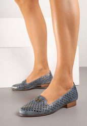 Niebieskie Czółenka Ażurowe z Ozdobnym Motylkiem i Skórzaną Wkładką Davialira. Niebieskie czółenka damskie Born2be, w ażurowe wzory, eleganckie, bez obcasa, bez zapięcia. Za 149.99 zł.