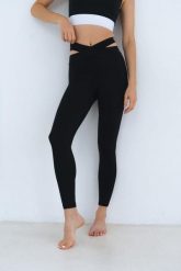 Legginsy do jogi Moonholi V-shape z długimi nogawkami. Czarne legginsy sportowe damskie MOONHOLI, l, bez wzorów, z elastanu, długie, na jogę i pilates. Za 199.00 zł.