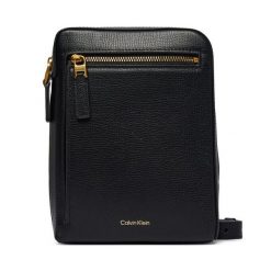 Saszetka Calvin Klein. Czarne saszetki męskie Calvin Klein, młodzieżowe, małe. Za 409.99 zł.